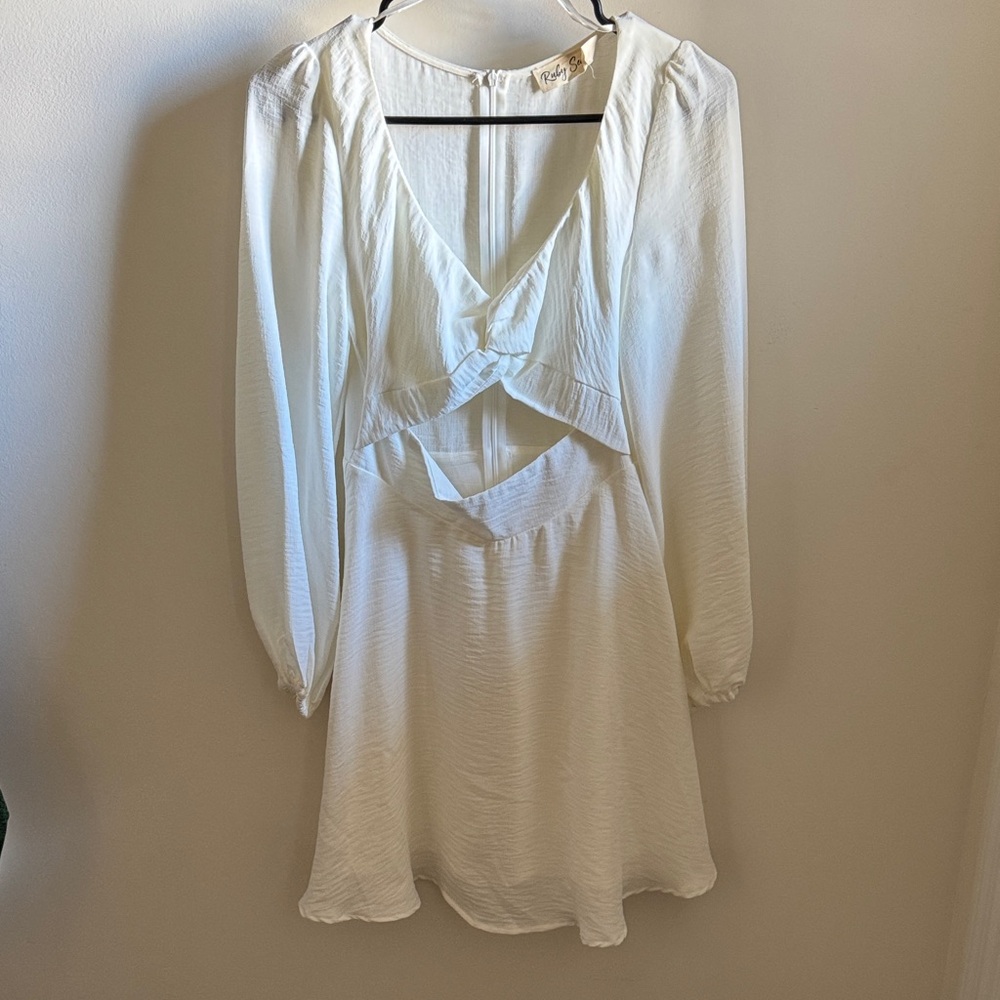 Elegant White Long Sleeve Dress